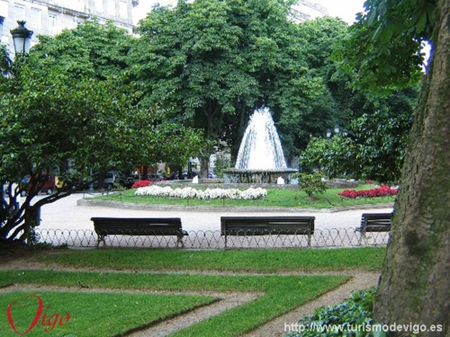 <p>park, large garden</p>