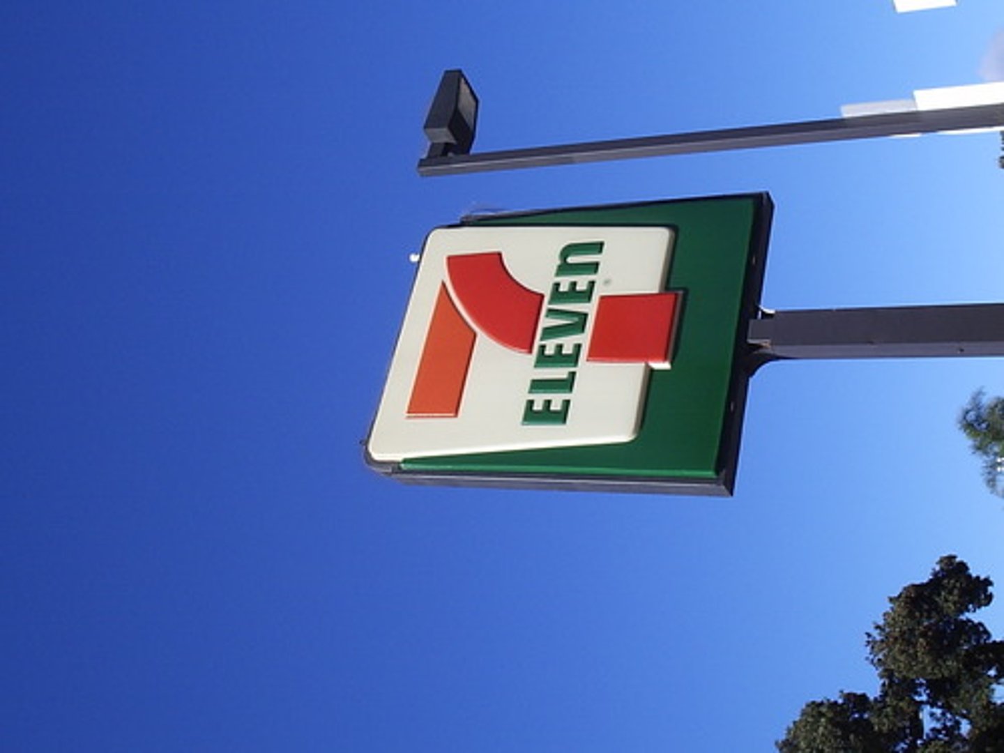 <p>칠</p>