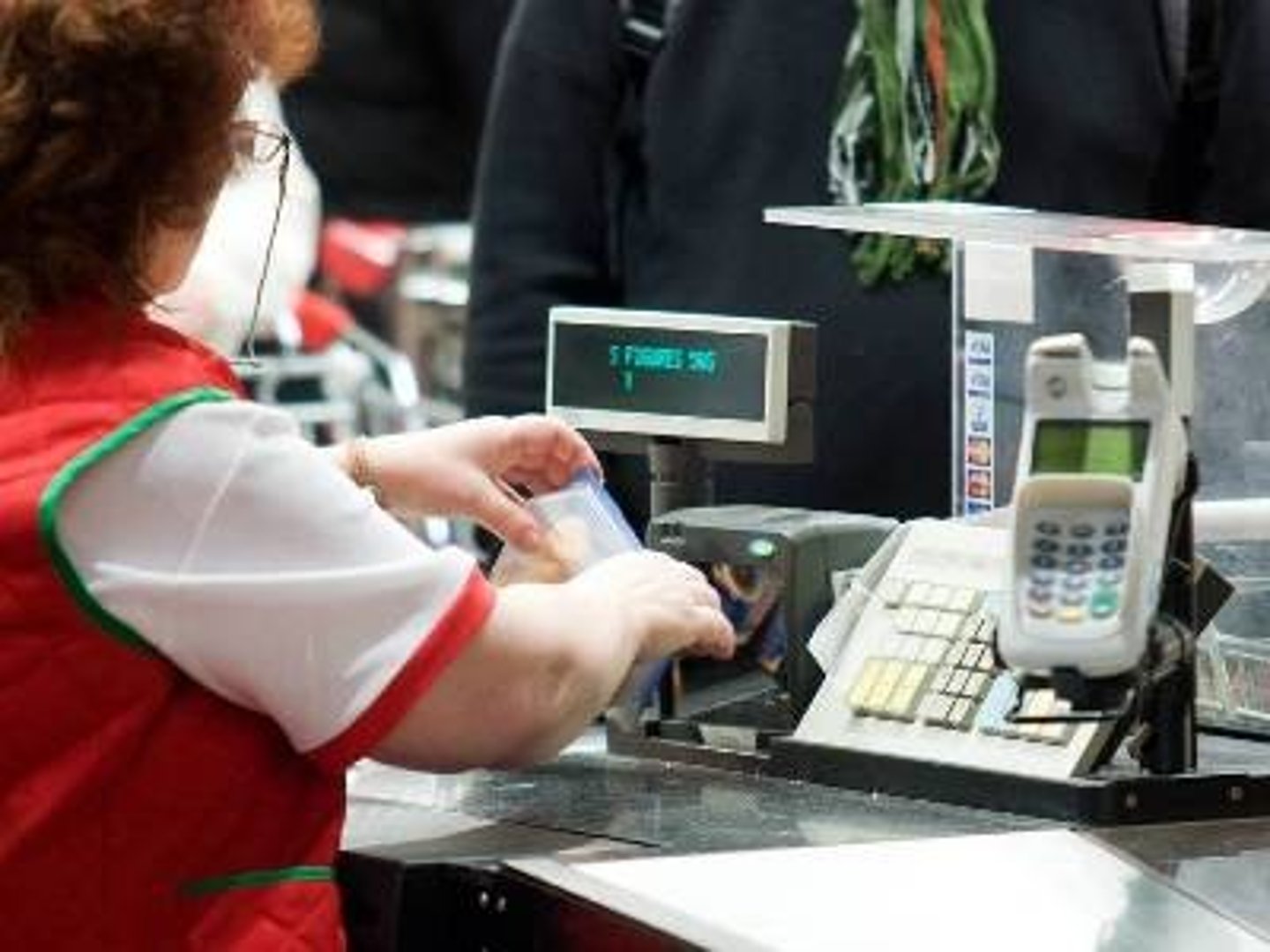 <p>the place in a shop, especially a large food shop, where you pay for yuor goods</p>