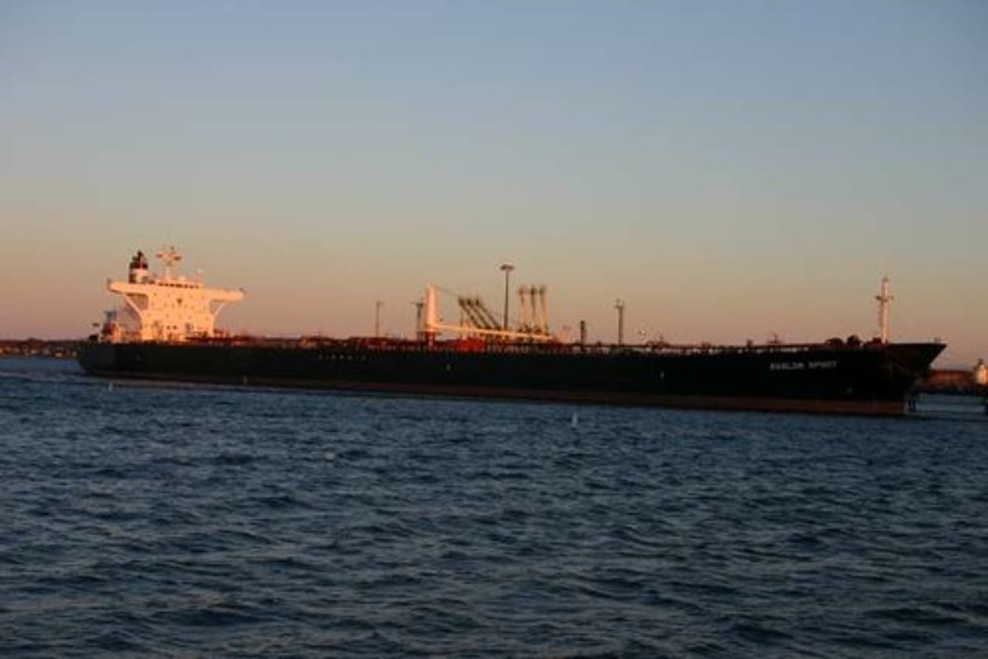 <p>In old ships, tankers had a single layer of steel between oil and the sea. Any damage to the steel hull could allow the release of oil into the sea.</p>