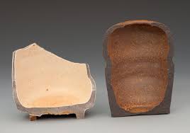 <p>a black or gray zone in the interior cross section of a vessel wall, usually associated with incomplete removal of carbonaceous matter from the clay during relatively low-temperature firing</p><ul><li><p>not to be confused with black coring at high temperatures, which results from trapped gases and may lead to bloating</p></li></ul><p></p>