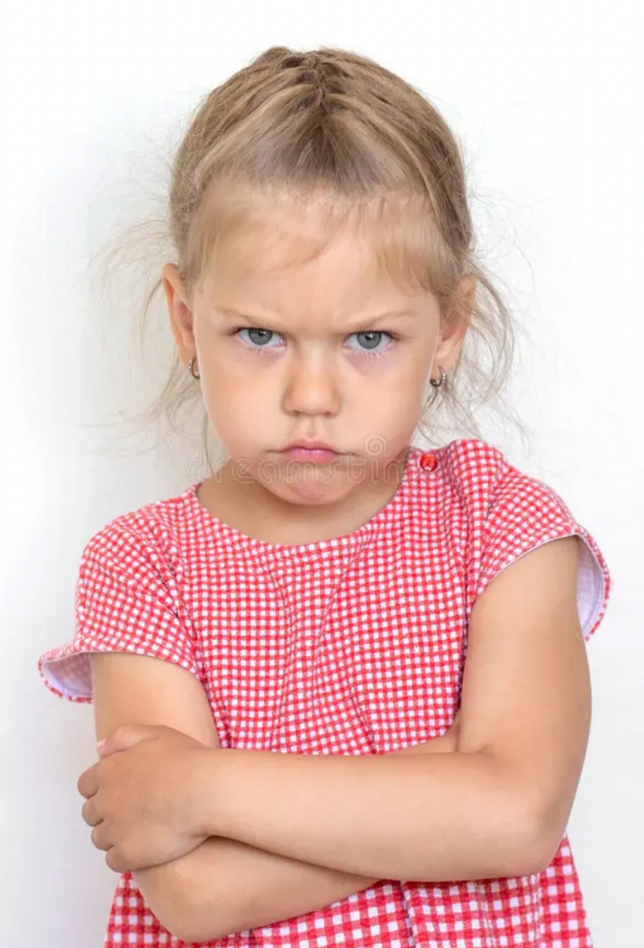 <p>(Adjective) light annoyance, lips pushed out, often childish or playful.</p>