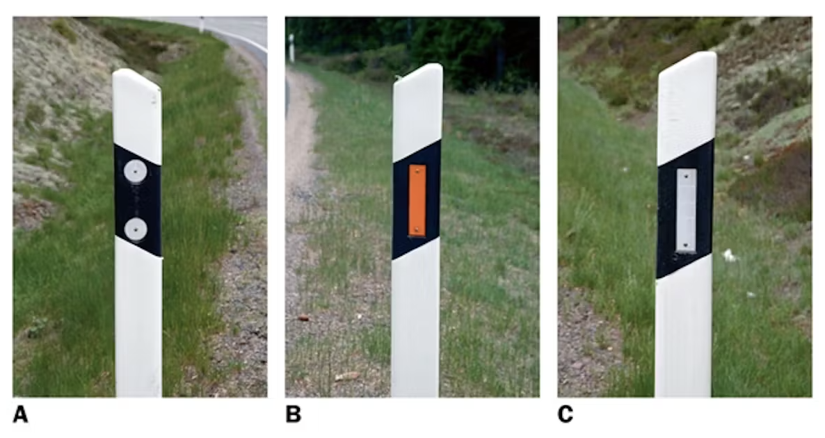 <p><span>På vissa vägar finns dessa kantstolpar. Vilken finns på höger sida av vägen vid en korsning?</span></p>