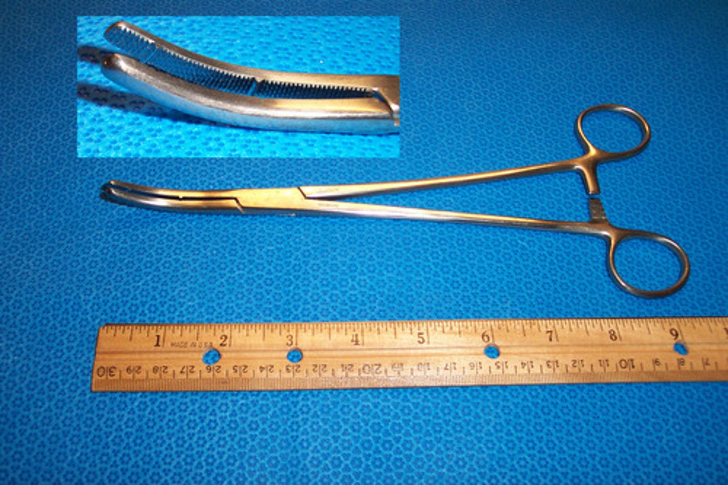 <p>used to clamp uterine vessels</p>