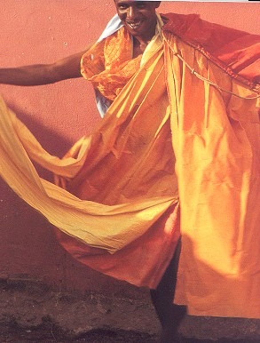 <p>Title: Parangolé</p><p>Time: 1960s.</p><p>Known for:</p><ul><li><p><strong>preoccupied with the restraints that are imposed in Brazilian Society</strong></p></li></ul><ul><li><p>wearable sculpture</p></li><li><p><strong>Aim to Liberate the body</strong></p></li><li><p>Took inspiration from favelas</p></li></ul><p></p>