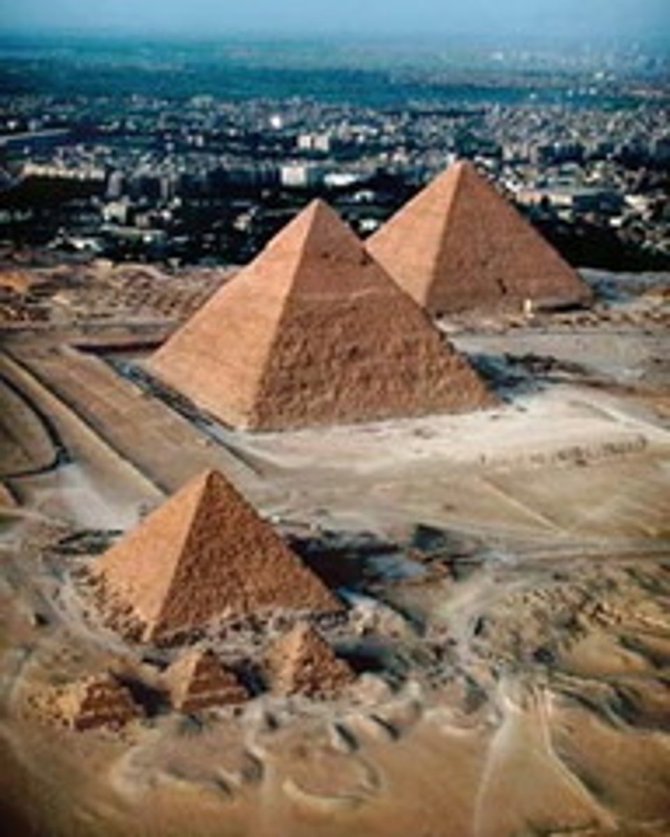 <p>Gizeh, Egypt, Old Kingdom 2600-2100 BC. Complex of the Great Pyramids.</p>