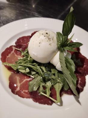 <p>Bresaola E Burrata</p>