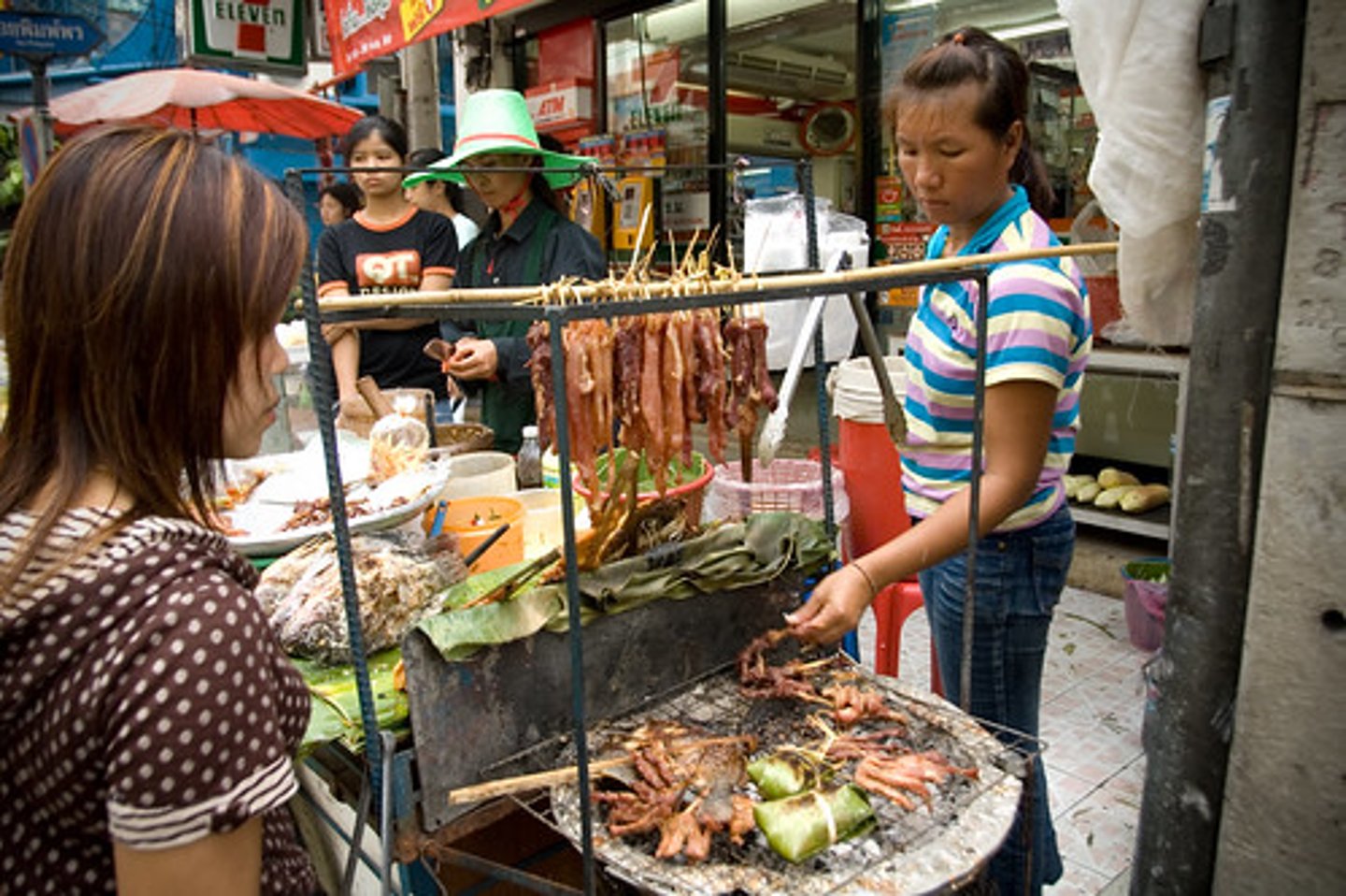 <p>(a) không hợp vệ sinh</p>