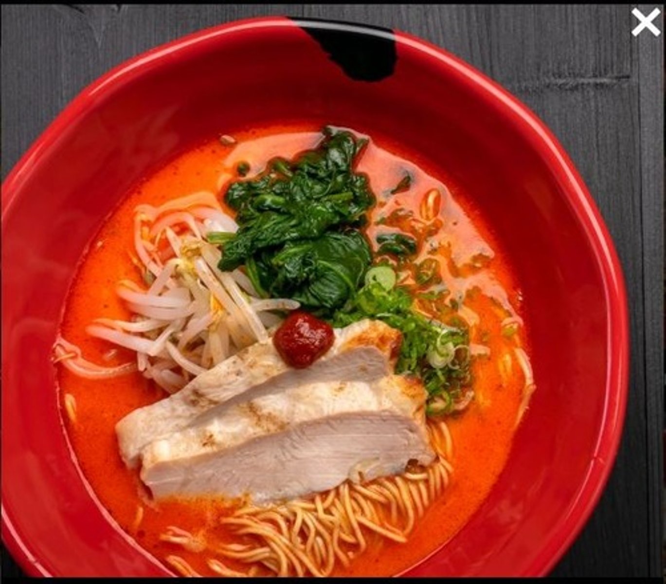 <p>Chicken broth, Chicken chashu, Spinach, Spicy bean sprouts, Green onion, Thin noodles</p>