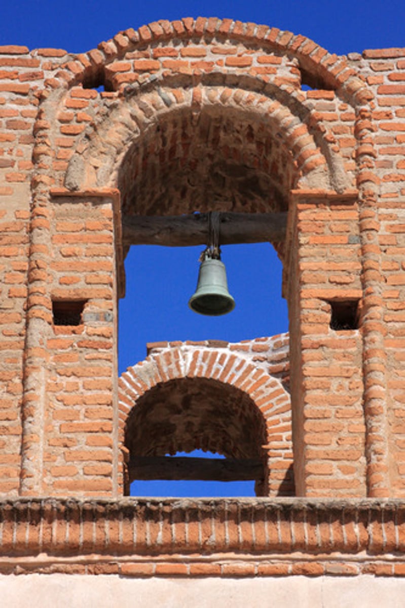 <p>not to sound true or sincere</p>