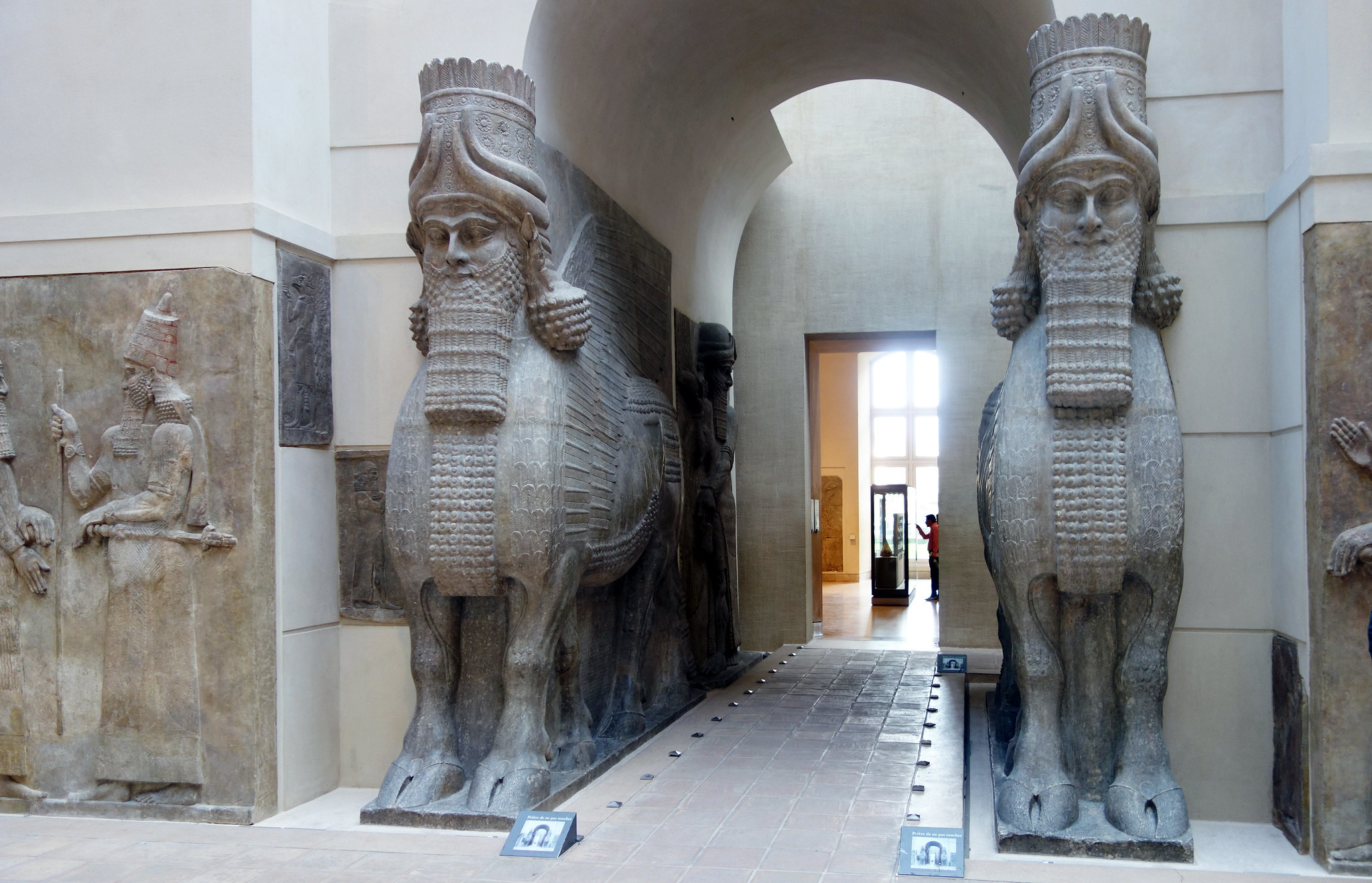 <p>Lamassu (from the citadel of Sargon II, Dur Sharrukin (modern Khorsabad, Iraq))</p><ul><li><p>neo-Assyrian</p></li><li><p>c. 720 ~ 705 BCE</p></li><li><p><span style="color: red">alabaster</span></p></li></ul><p></p>
