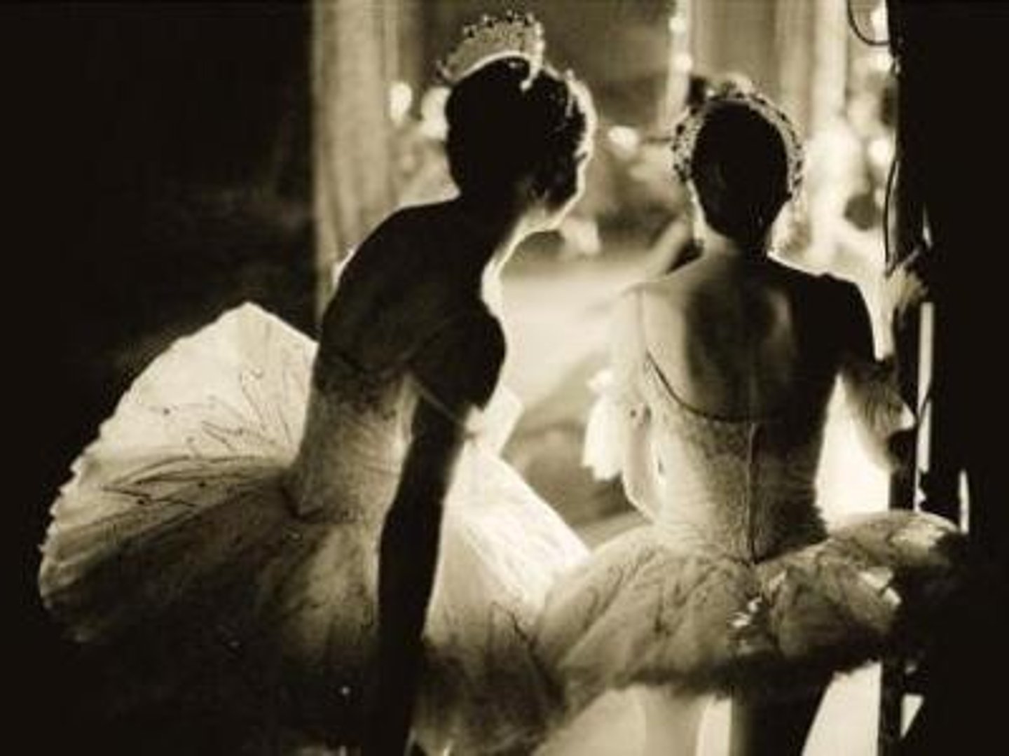 <p>not yet active or important, but ready or likely to be so soon (chờ đợi thời cơ)</p><p>ex: Automation and AI ... to replace mundane labor, necessitating a radical rethink of our current educational paradigms.</p>