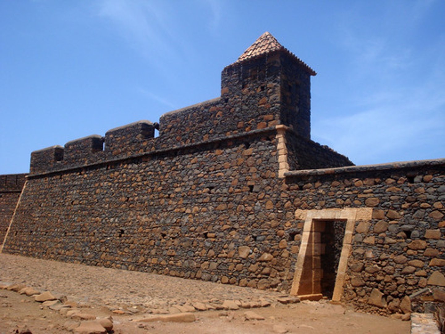 <p>Espacio cercado y fortificado</p>