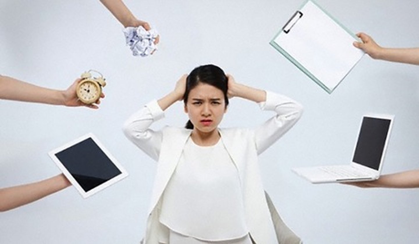 <p>(gây áp lực lên ai/cái gì)</p><p>ex: The manager had to put pressure on his team to meet the tight deadline.</p>
