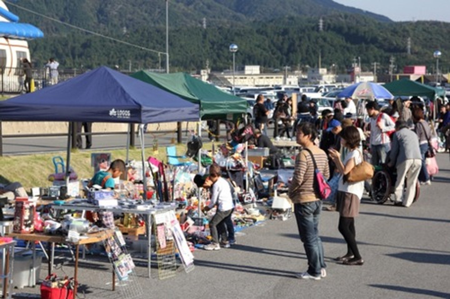 <p>flea market</p>