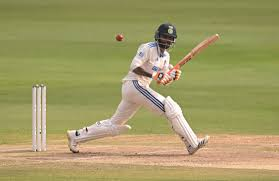<p>bowler (n) /ˈbəʊ.lə/=&gt;<em>Investing in coaching for young bowlers can significantly improve a country’s cricketing standards.</em></p>