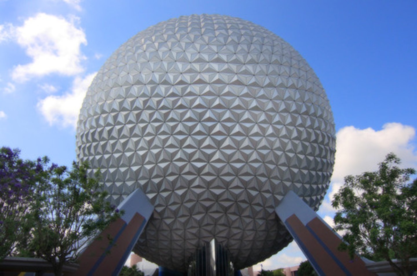 <p>Spaceship Earth</p><p>The Walt Disney Company</p><p>Geodesic Sphere</p>
