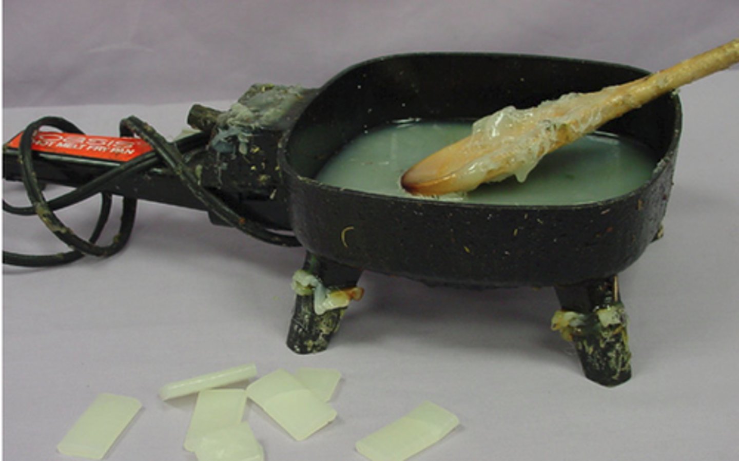 <p>Used to dip flowers in to secure them to arrangements</p>