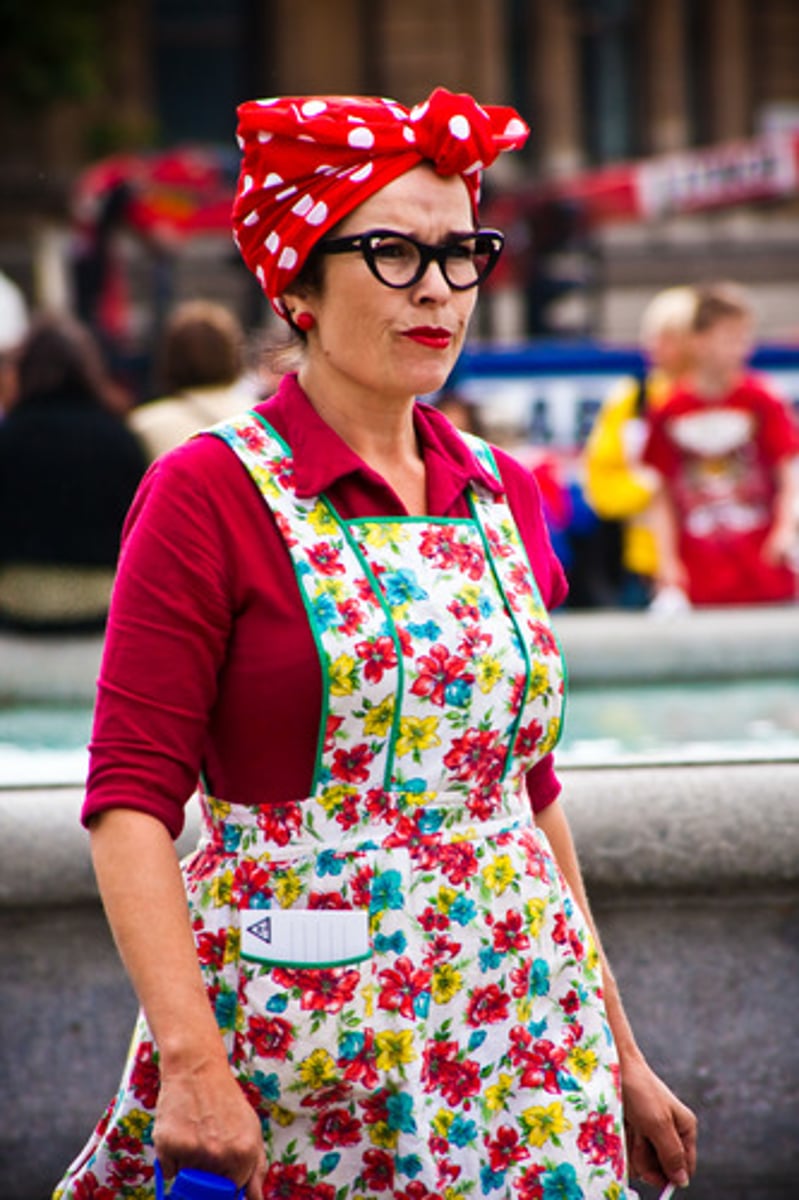 <p>the housewife, housekeeper</p>