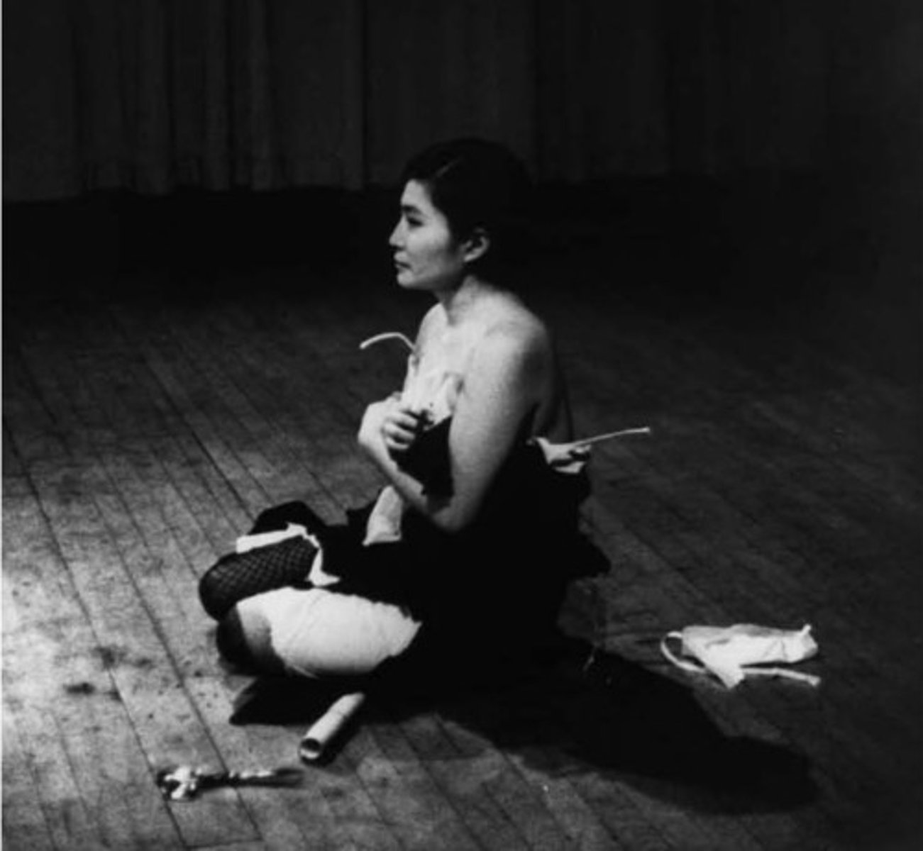 <p>Yoko ono, cut off pieces of clothing, women as passive in art</p>