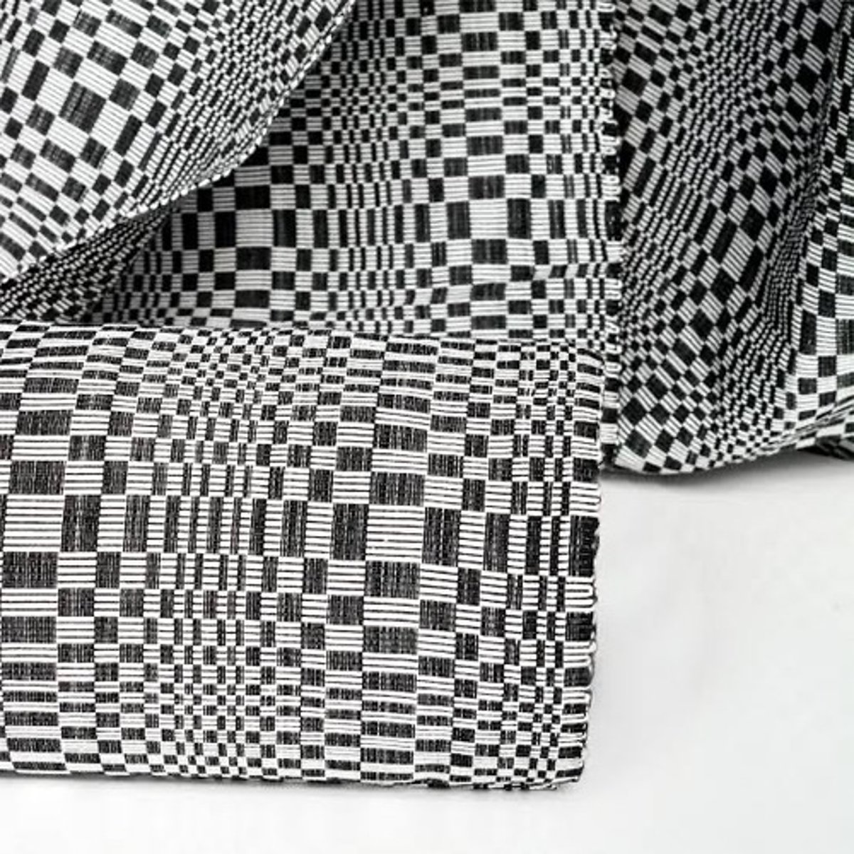 <p>also known as binakel. binakael, or binakol. binakul</p><p>means "twill" in Ilocano</p><p>variation of the abel; recognized by its uniform, interlocked geometric patterns that result in psychedelic optical art designs, which are said to represent the waves of the sea, and, among indigenous people of the Cordilleras, protection against malevolent spirits</p>