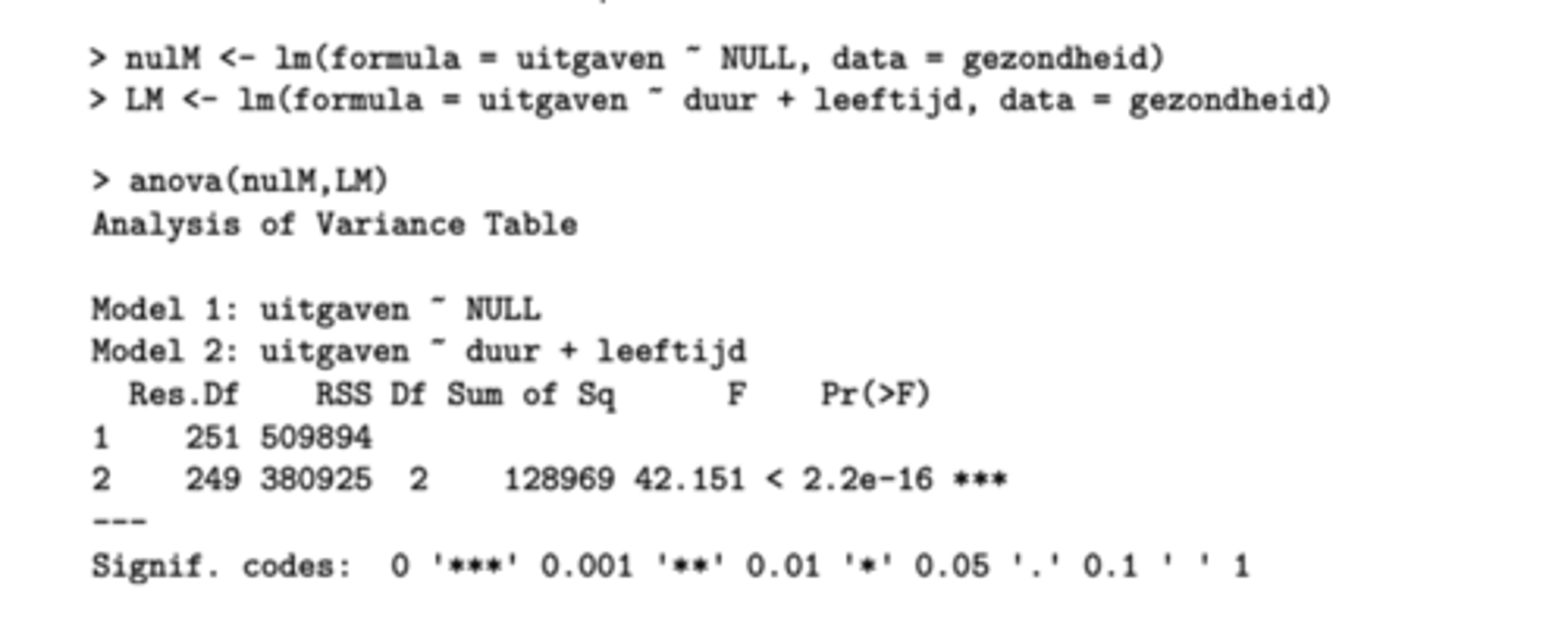 <p>We vergelijken:</p><p>- het model met een aantal predictoren</p><p>met:</p><p>- het model zonder predictoren (NULL = geen predictoren)</p><p>afbeelding: model met een aantal predictoren is beter</p>
