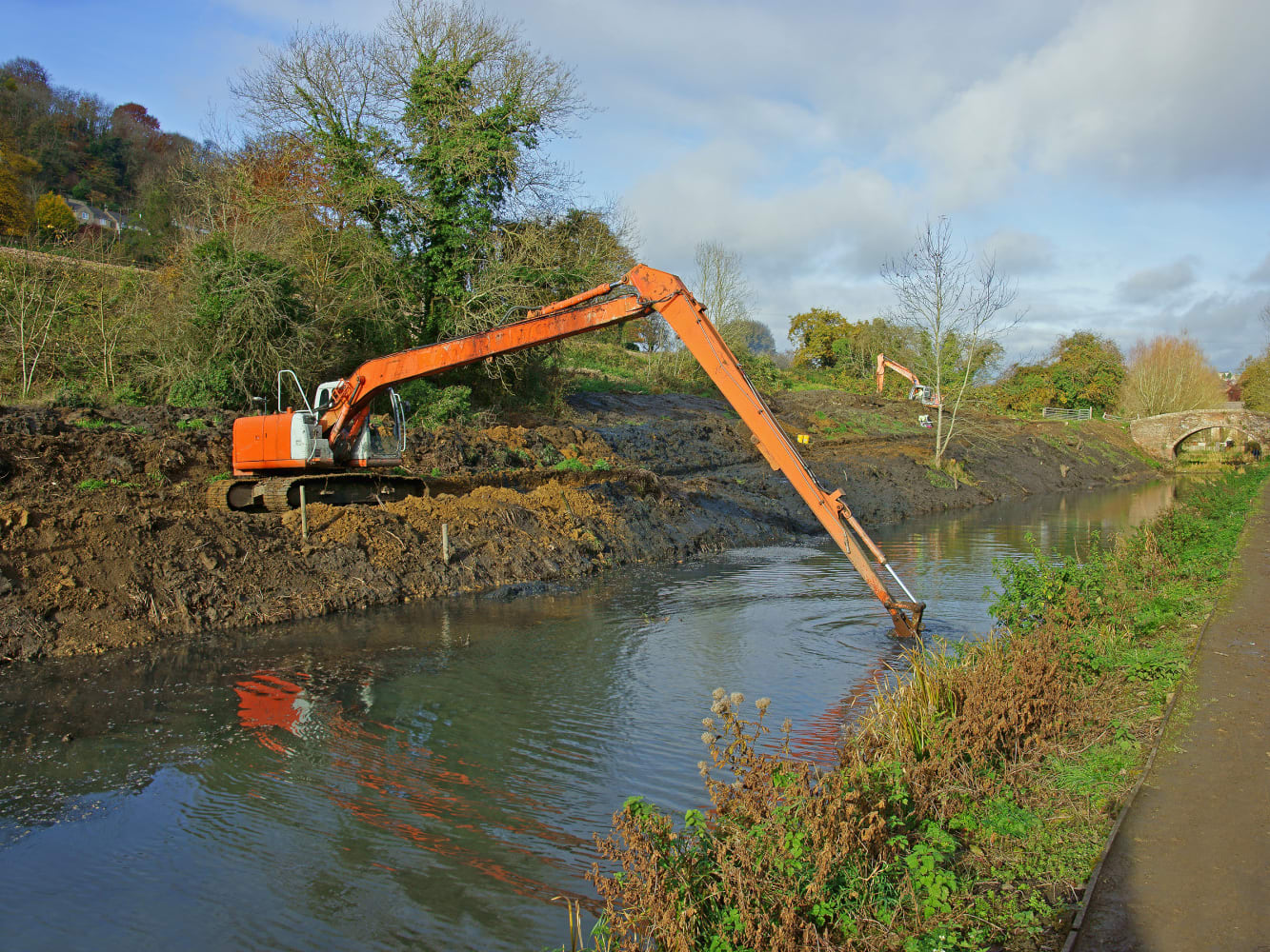 <p>- maintains a deep-water channel which allows the river to hold more water, reducing the risk of it over-filling &amp; then flooding</p><p>- it also improves navigation for boats</p>