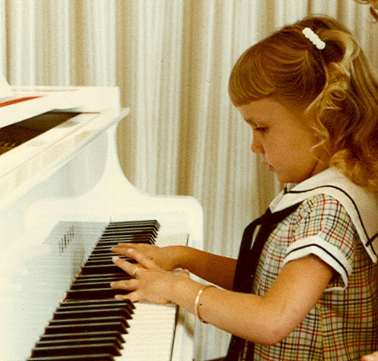 <p>I play the piano</p>