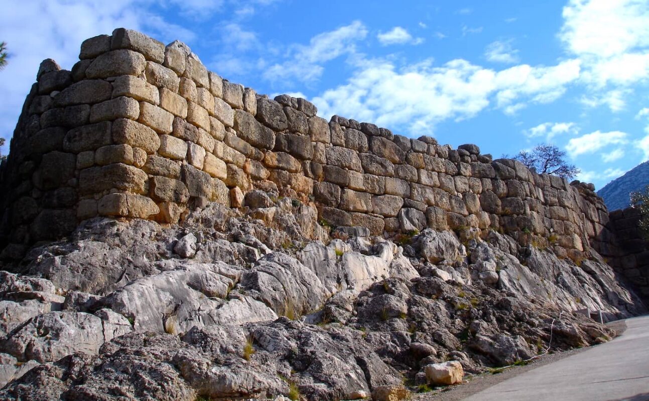 <p>Advantages of the Cyclopean Walls</p>