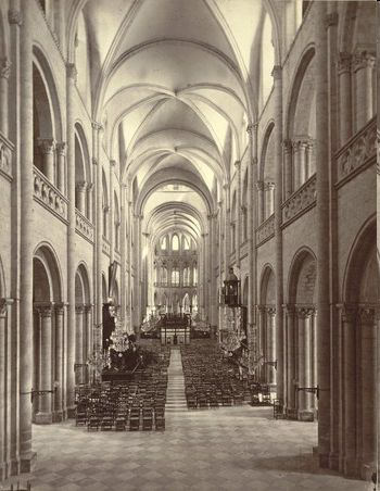 <p><strong>OPATSTVÍ&nbsp;SAINT- ÉTIENE V CAEN:</strong></p><ul><li><p>Francie</p></li><li><p>1064 - 1077</p></li><li><p>normandská škola</p></li><li><p>benediktské</p></li></ul><p></p>