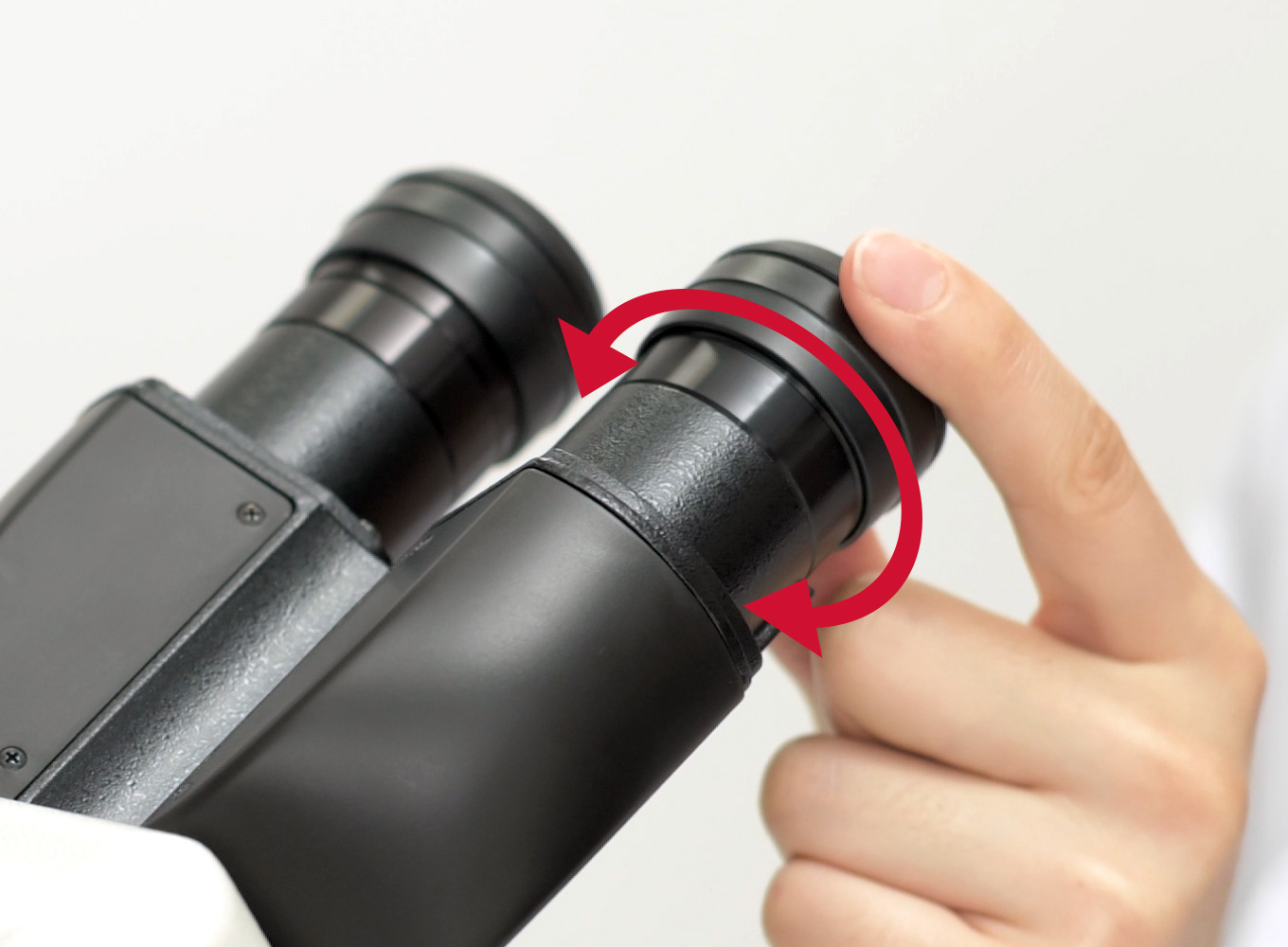 <p>A control knob that is present only if the microscope has 2 eyepieces. It is used to change focus on 1 eyepiece and to correct any difference in vision.</p><p></p>