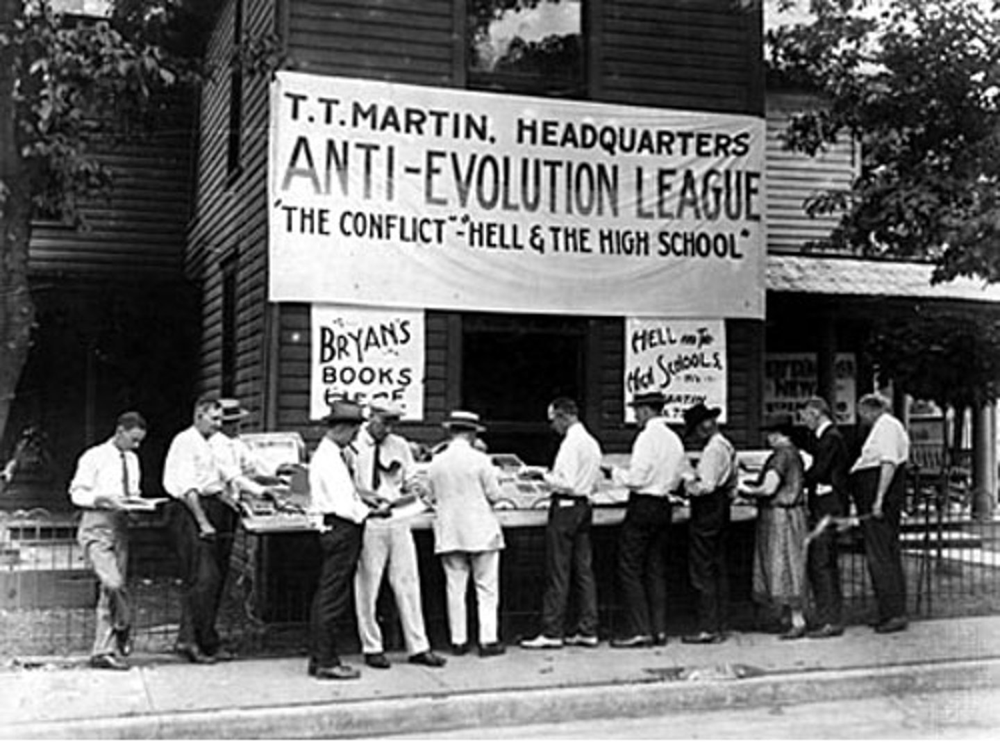 <p>1925, the trial that pitted the teaching of Darwin's theory of evolution against teaching Bible creationism</p>