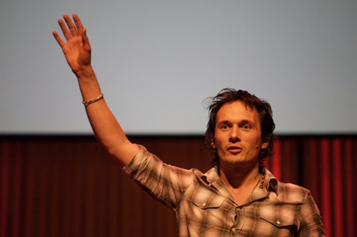 <p>Raise your hand please.</p>