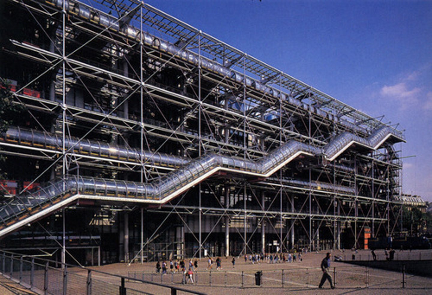 <p>Renzo Piano and Richard Rogers</p><p>Paris France</p><p>1970-1977</p>