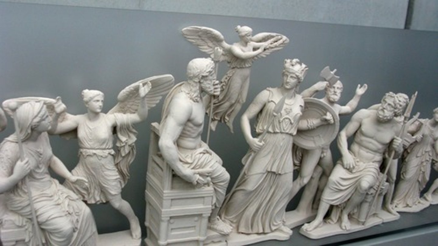 <p>date: 437-432 BC</p><p>material: marble</p>