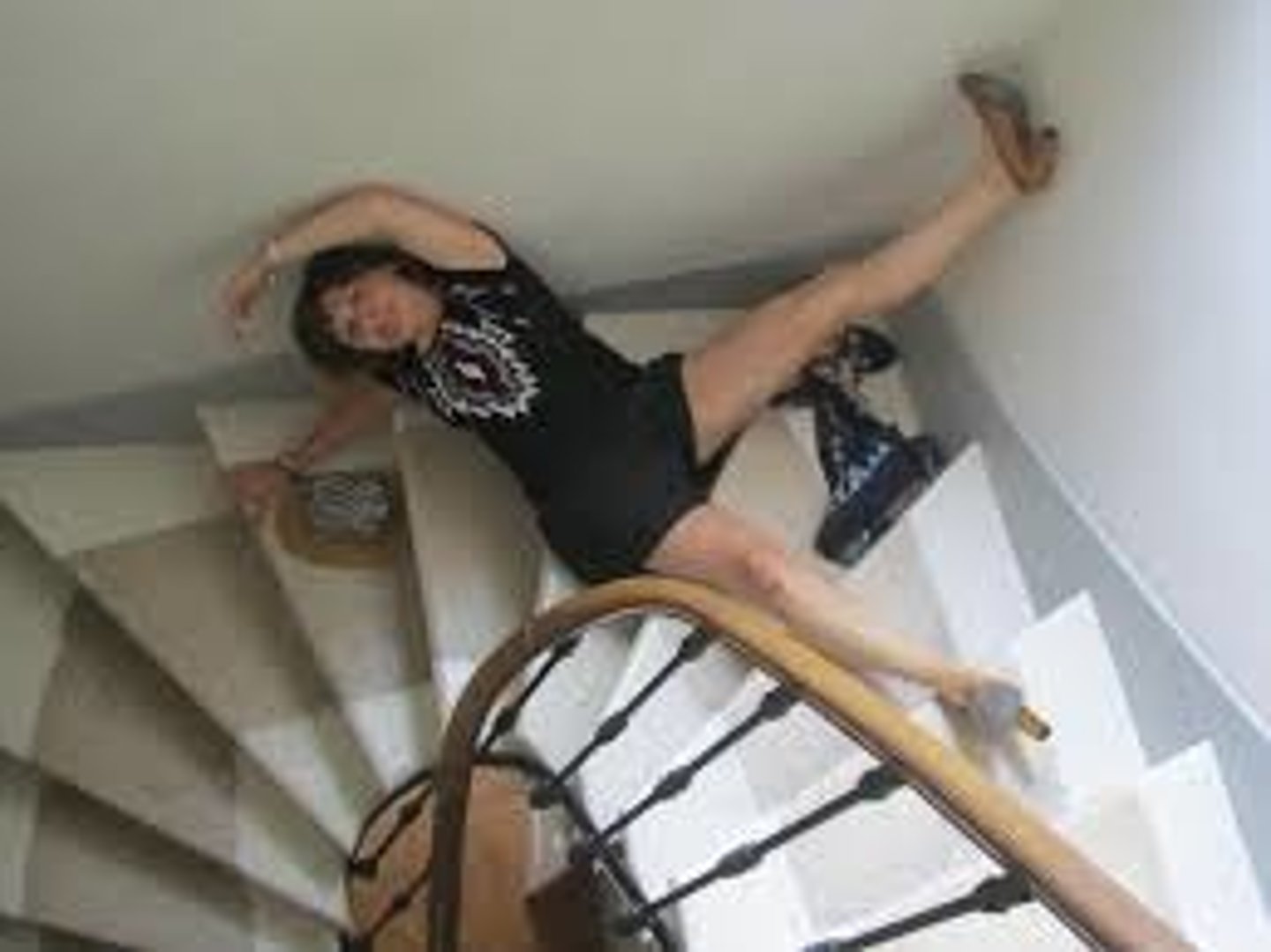<p>I fell in the stairs</p>