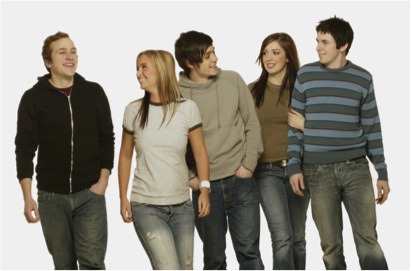 wychodzić z przyjaciółmi/znajomymi