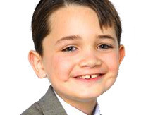 Il a un petit frère.