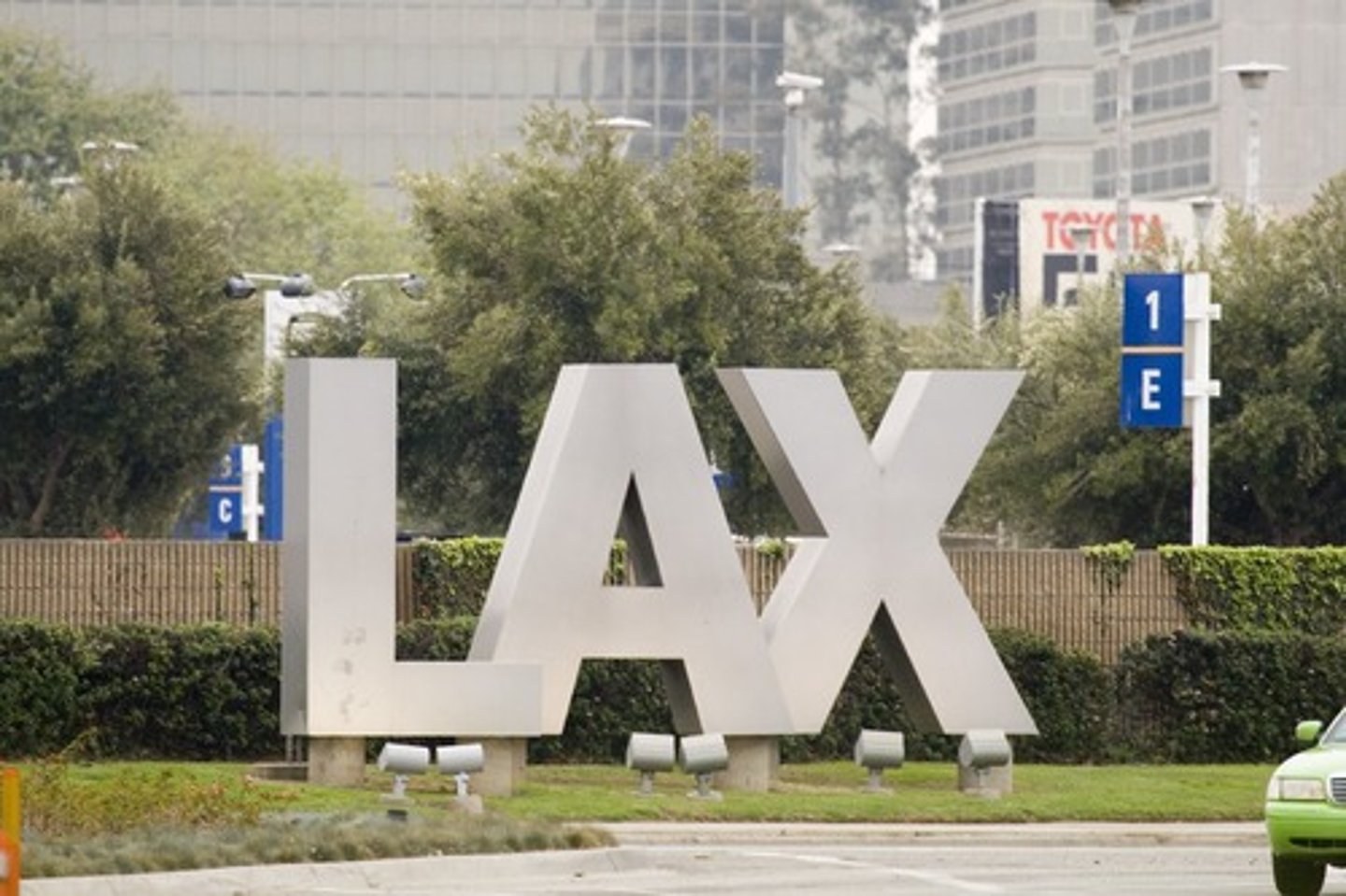 <p>El aeropuerto</p>
