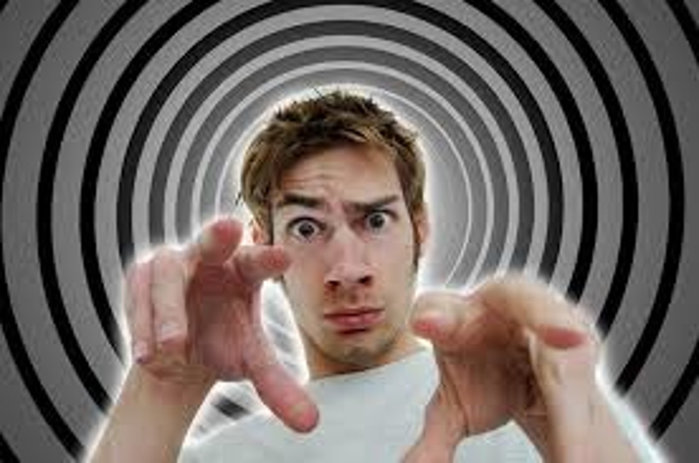 <p>to have influence (over)</p>