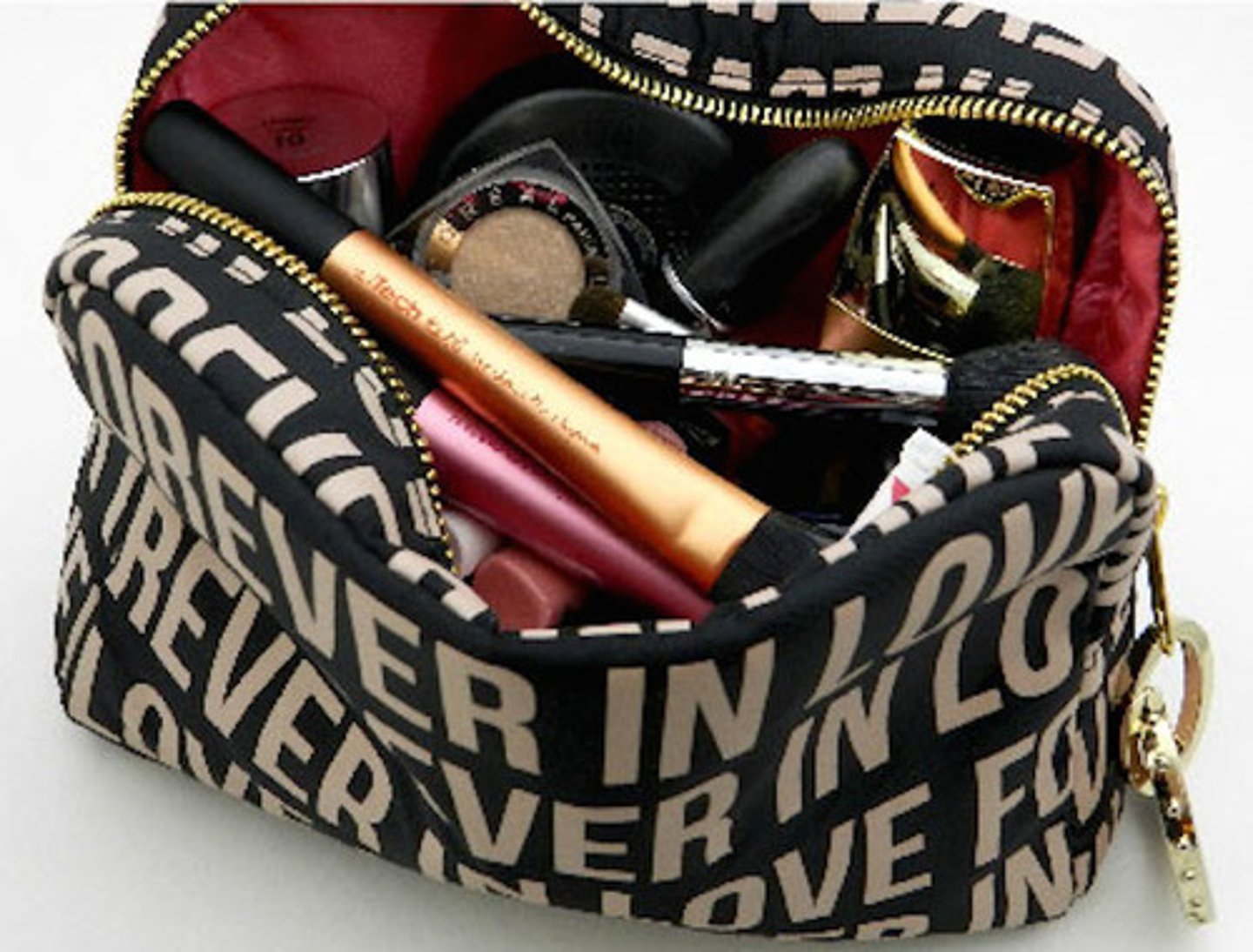 <p>косметичка</p>