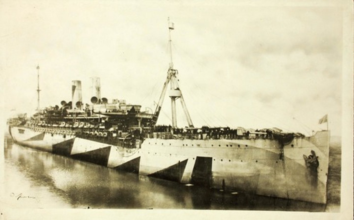 <p>adj. 海军的;军舰的</p>