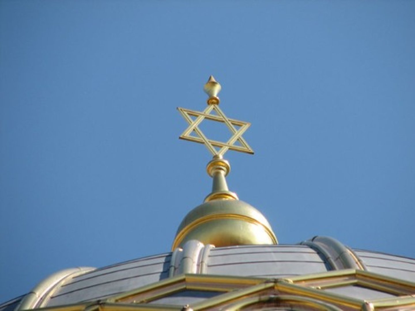 <p>A religion that originated in the Middle East, founded by Moses. They believe that there is one God whom they covenant. A common symbol for this religion is David's Star.</p>