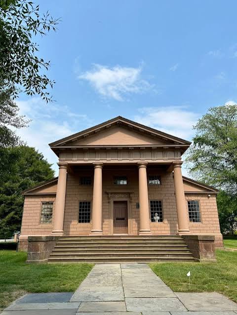 <p>Redwood Library</p>