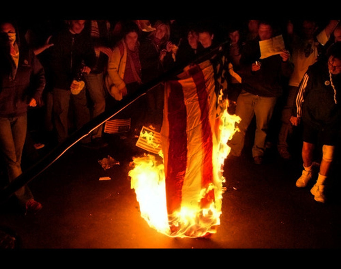 <p>A 1989 case in which burning of the American flag was symbolic speech protected by the First Amendment.</p>