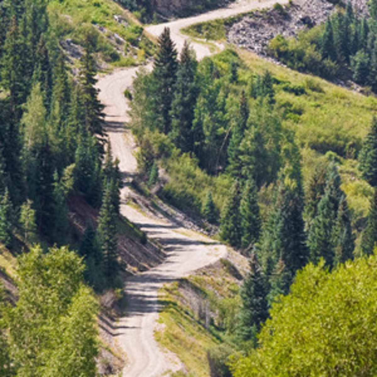 <p>(v) 1. To follow a winding course.</p><p>2. To wander aimlessly.</p>