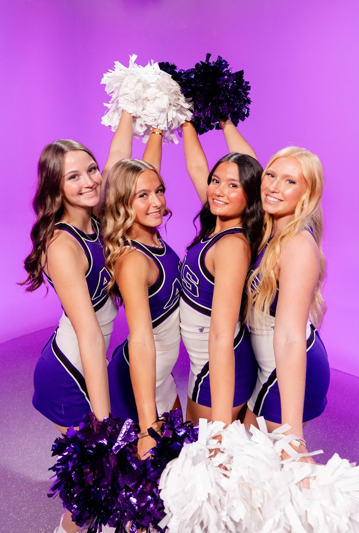 <p>cheer </p><p>→ cheerleaders </p><p></p>