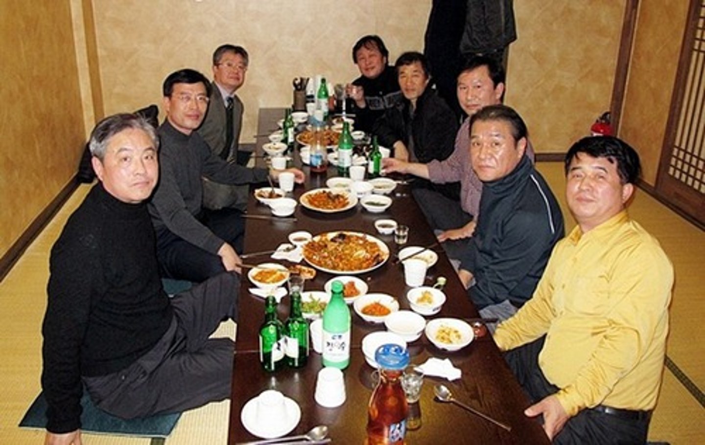 <p>hadir, menghadiri</p>