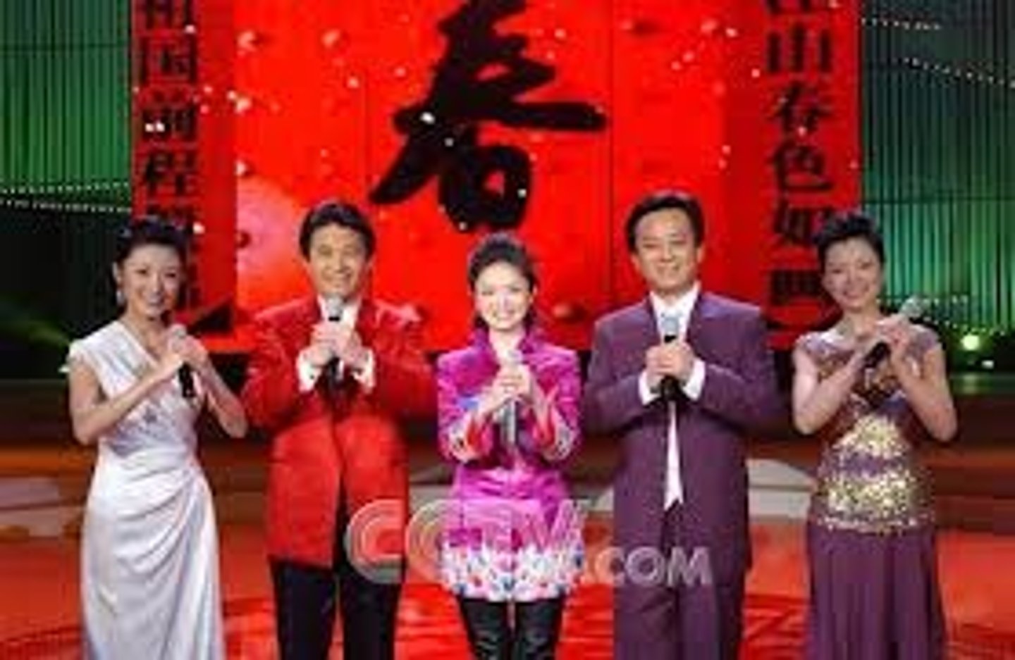 <p>chūn wǎn(chūn jíe wǎn huì)</p><p>The Chinese New Year Eve T.V. Gala</p>