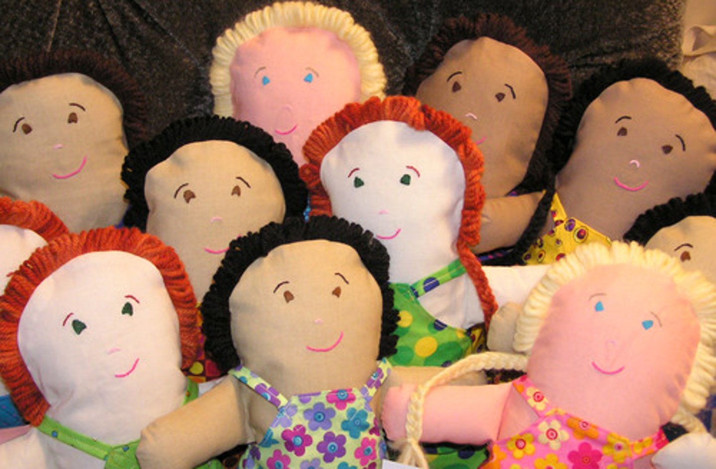 <p>muñeca, peluche</p>